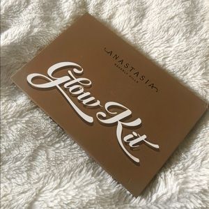 BARELY USED | Anastasia Ultimate Glow Kit